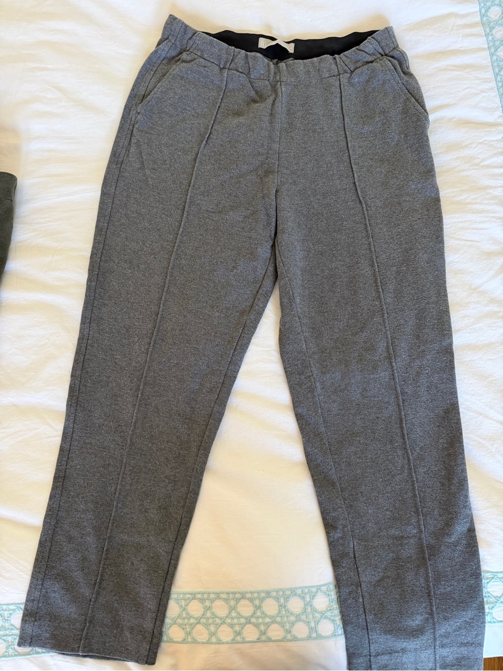 Everlane Dream Pant in Gray, size Medium